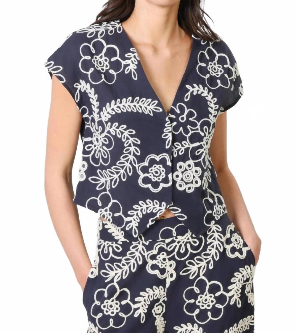 NEW TRAFFIC PEOPLE gatsby embroidered top in blue